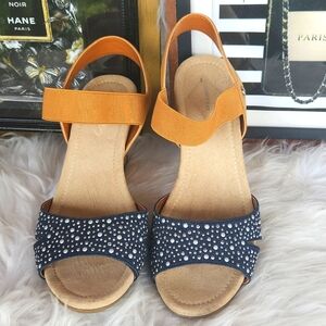 ST. JOHN'S BAY DENIM STUDDED & LEATHER WEDGES EUC